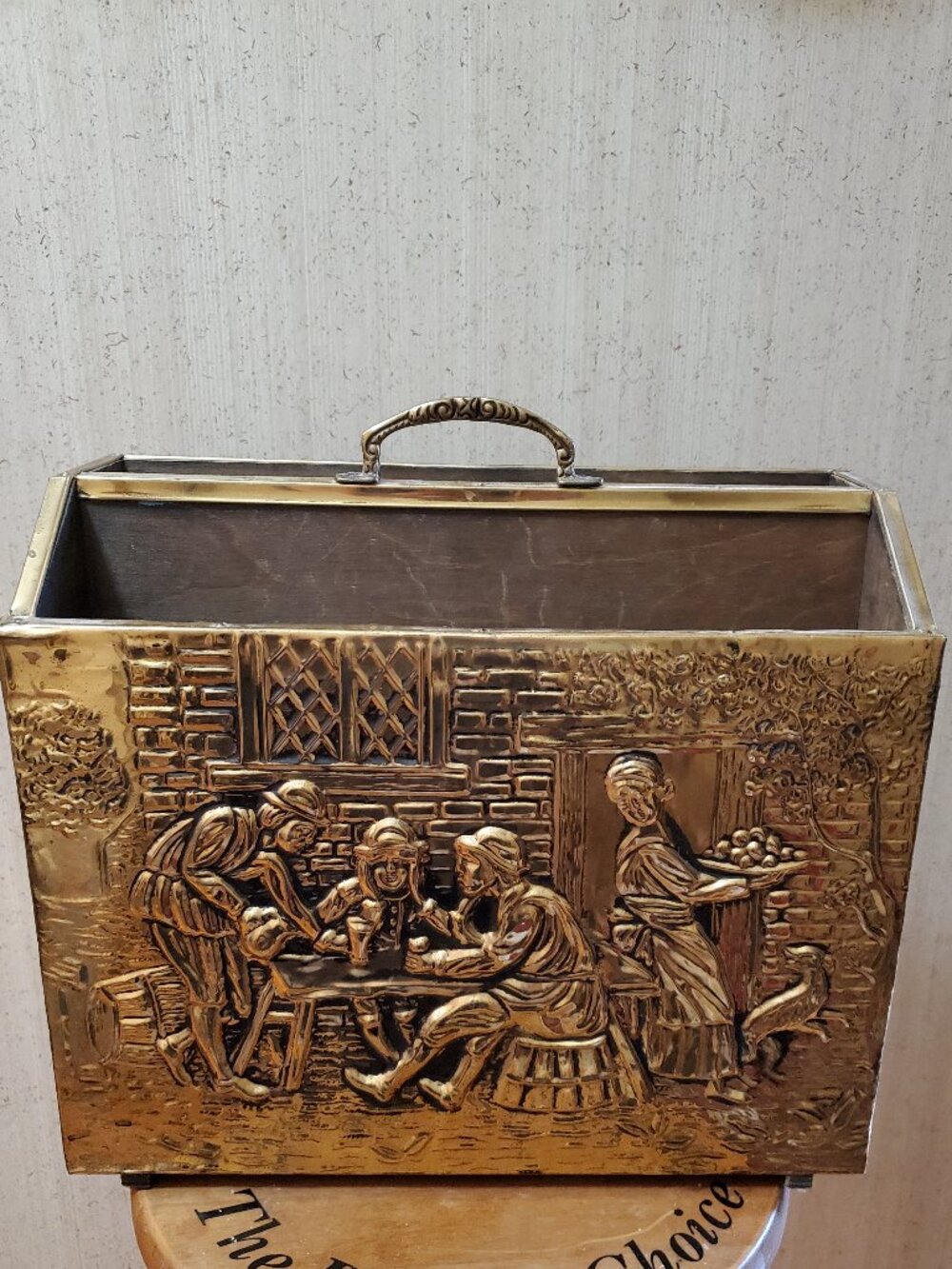 embossed brass and wood magazine rack, English mid-century home decor - Picture 2 of 16